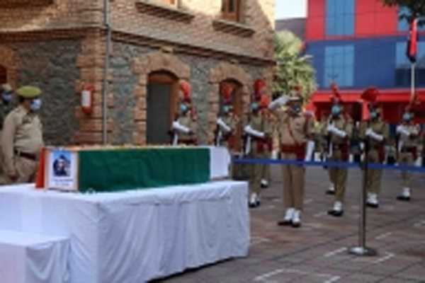 जम्मू-कश्मीर : शहीद कांस्टेबल अलताफ हुसैन को दी गई श्रद्धांजलि